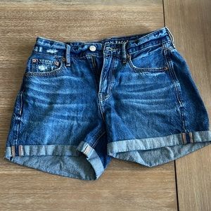 American Eagle cuffed jean short size 0 medium washed *